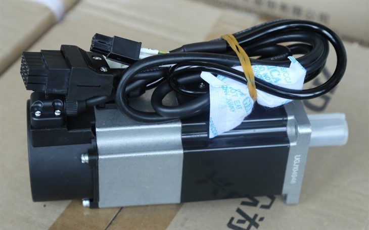 เซอร์โวมอเตอร์ AC ซีรีส์ความเฉื่อยกลาง ACH 0.75-3.8 กำลังพิกัด 2000-2500 ความเร็วพิกัดสำหรับแรงบิดที่ดีกว่า